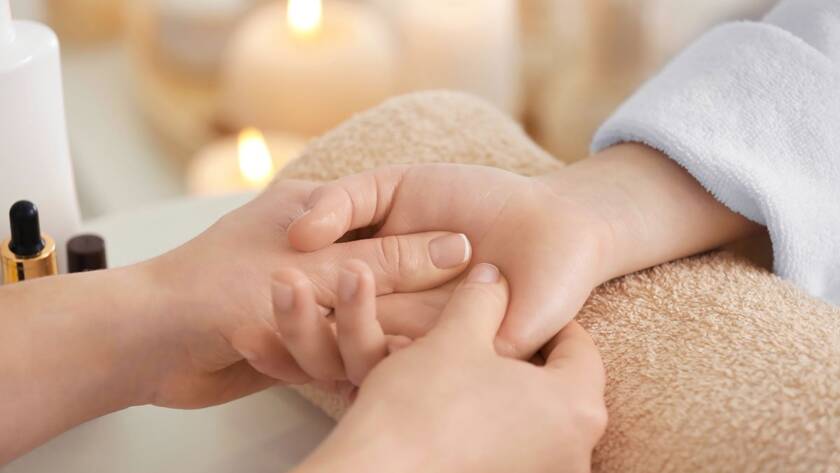 Arthritis pain management, Tips for arthritis pain relief, Managing joint pain, Arthritis treatment options, Pain relief for rheumatoid arthritis, Osteoarthritis pain management, Natural remedies for arthritis pain, Medications for arthritis pain, Exercises for arthritis pain, Heat and cold therapy for arthritis, Managing arthritis flare-ups, Anti-inflammatory treatments for arthritis, Lifestyle changes for arthritis relief, Arthritis pain control strategies, How to reduce arthritis pain.