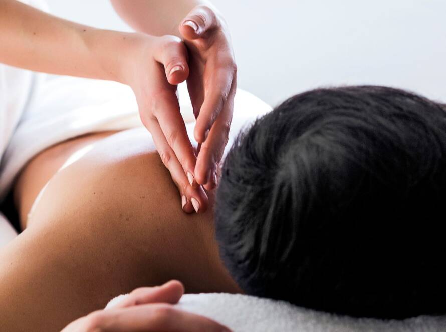 Lomi Lomi massage techniques, Hawaiian massage strokes, Long flowing strokes in massage, Kneading and pressing in Lomi Lomi, Circular movements in Hawaiian massage, Thumb and finger pressure in massage, Deep relaxation through Hawaiian massage, Hawaiian massage for stress relief, Lomi Lomi massage benefits, Hawaiian healing massage, Traditional Hawaiian massage methods, Lomi Lomi for muscle tension, Mind-body connection in Hawaiian massage, Hawaiian massage techniques