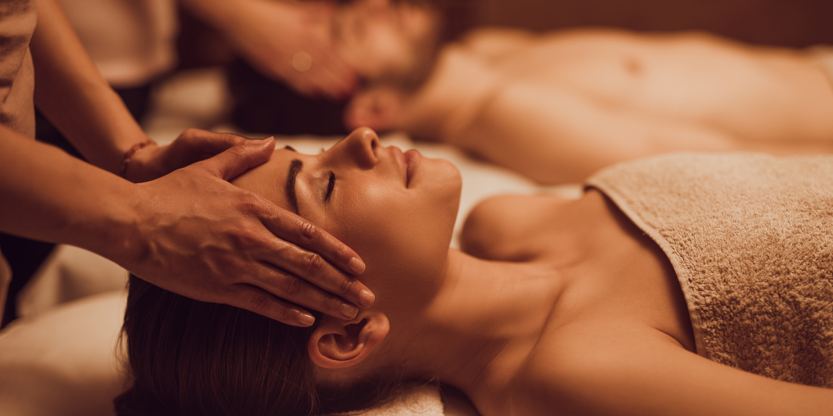What Happens During a Couples Massage